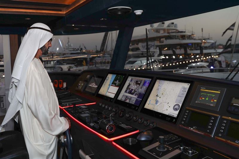محمد بن راشد يزور معرض دبي الدولي للقوارب
