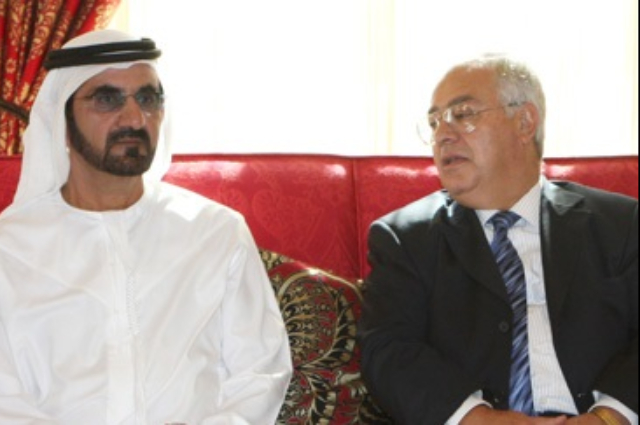محمد بن راشد يستقبل الرئيس الفرنسي 