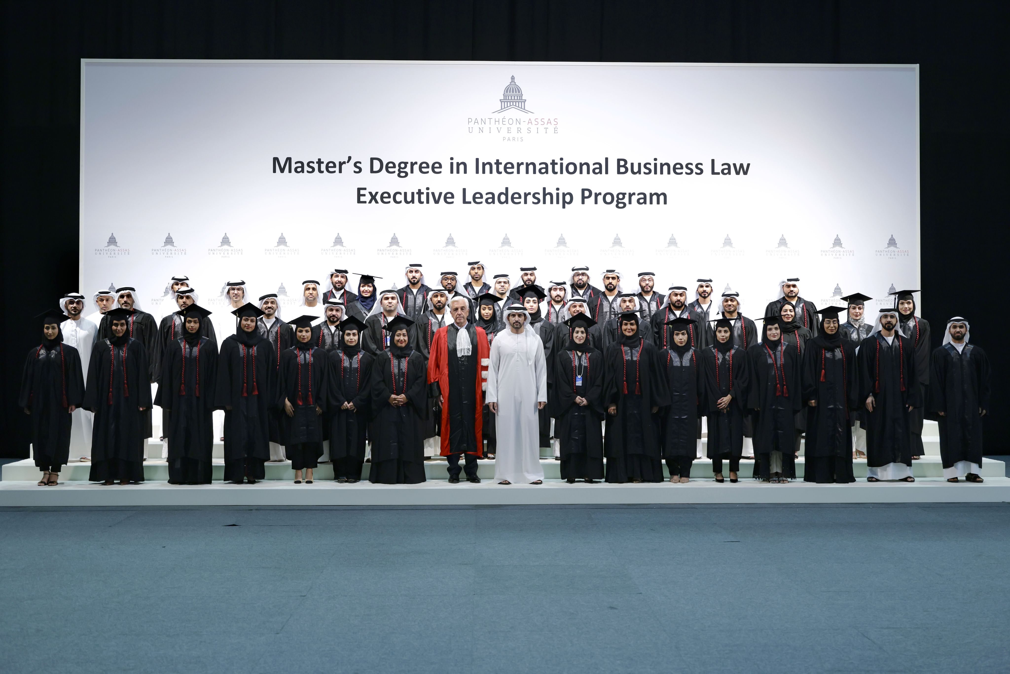 حمدان بن محمد يشهد تخريج دفعة من طلبة ماجستير قانون الأعمال الدولي بجامعة "باريس الثانية بانثيون أساس"