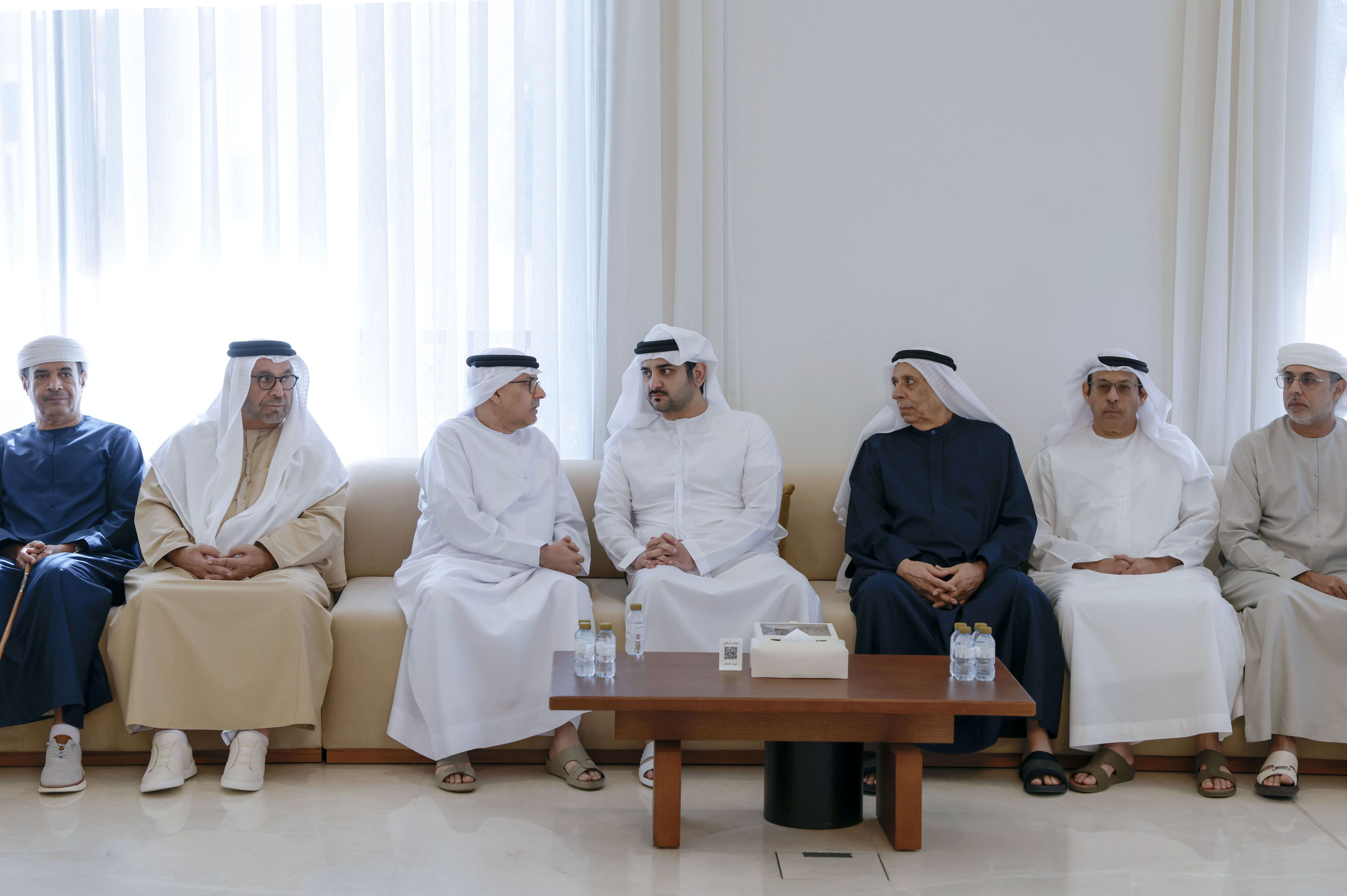 مكتوم بن محمد يقدّم واجب العزاء في وفاة حليمة عبدالمنان عبدالرحمن العور