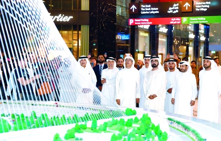 محمد بن راشد يزيح الستار عن مجسم "برج خور دبي"