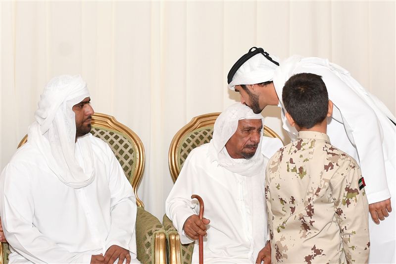 ولي عهد دبي يقدم واجب العزاء في شهداء الوطن والواجب