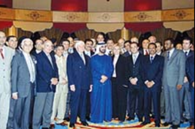 حمدان بن راشد يستقبل الفائزين في فئات جائزة وزير المالية للتميز المؤسسي 2015