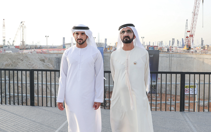 محمد بن راشد يتفقَّد سير العمل بمشروع البرج الجديد في خور دبي