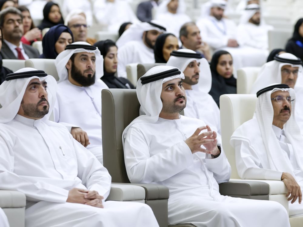 مكتوم بن محمد يشهد جانباً من مؤتمر "التشريعات والمدن الرائدة" في مستهل فعاليات "الأسبوع التشريعي 2023"