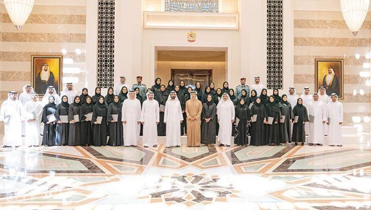 محمد بن راشد يكرم خريجي المسرعات الحكومية و الأداء الحكومي 