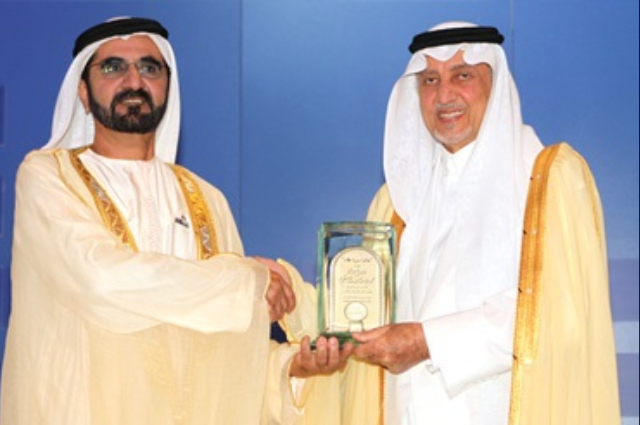 محمد بن راشد يدعو مثقفي وأدباء الإمارات لتفعيل أنشطتهم محلياً وخارجياً