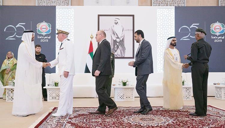 محمد بن راشد ومحمد بن زايد يستقبلان القيادات السياسية والعسكرية المشاركة في «آيدكس» و«نافدكس»