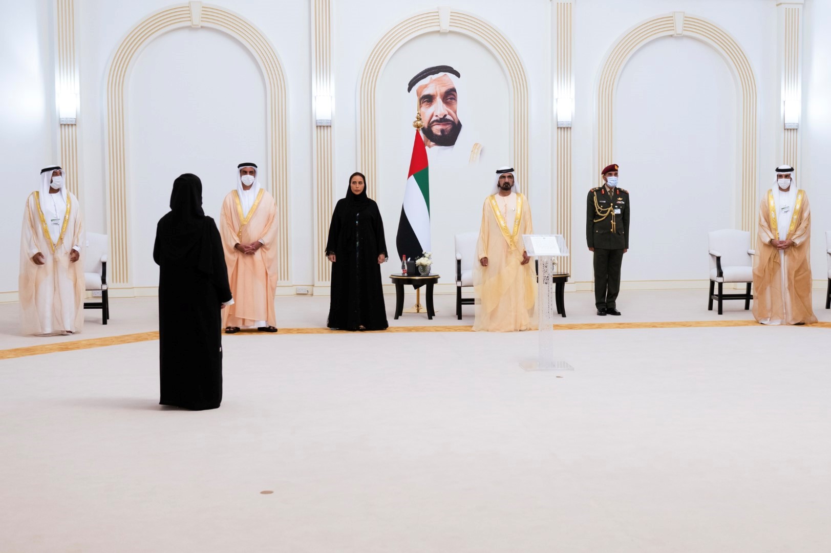 محمد بن راشد يتسلم أوراق اعتماد سفيري روسيا وإسرائيل .. و4 سفراء جدد يؤدون اليمين القانونية