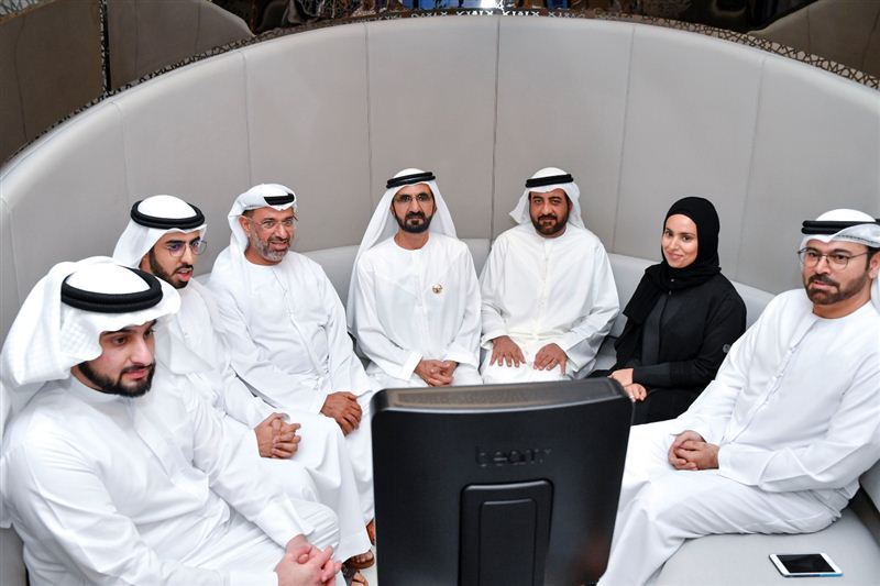 محمد بن راشد يشهد أول عقد قران في مركز "خدمات 1"