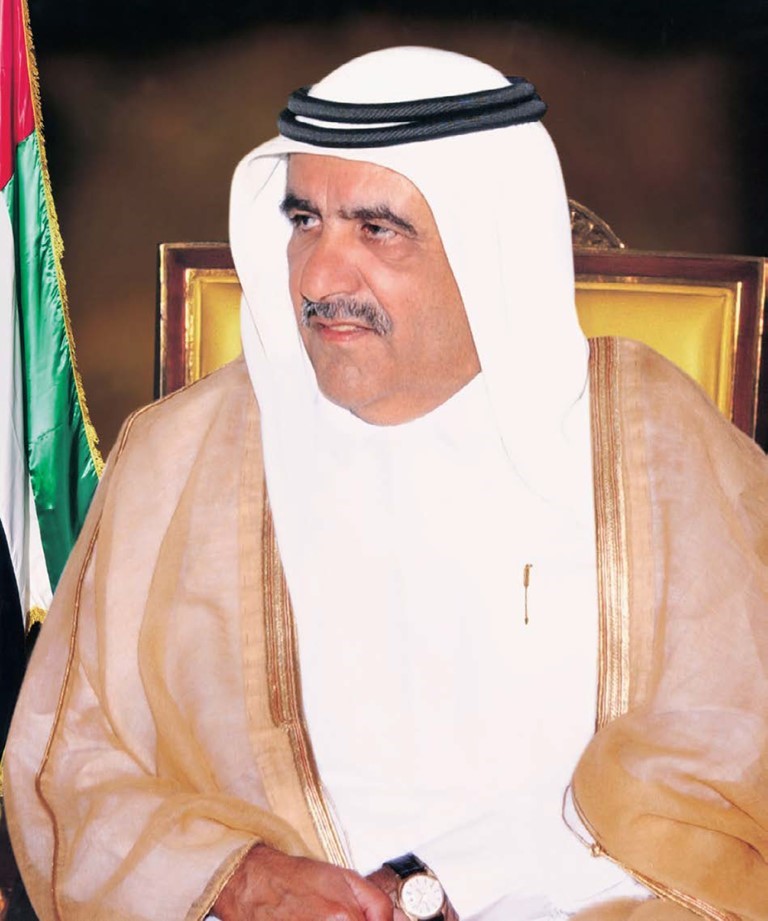 حمدان بن راشد يكرم طلاب الدفعة الأولى لهيئة كهرباء ومياه دبي ضمن "ماجستير أنظمة وتقنيات طاقة المستقبل"