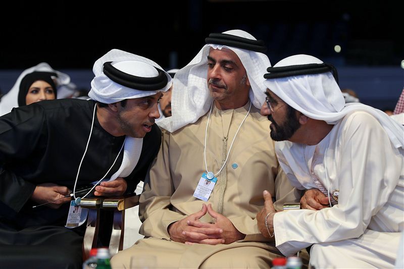 محمد بن راشد يحضر جلسة منصور بن زايد
