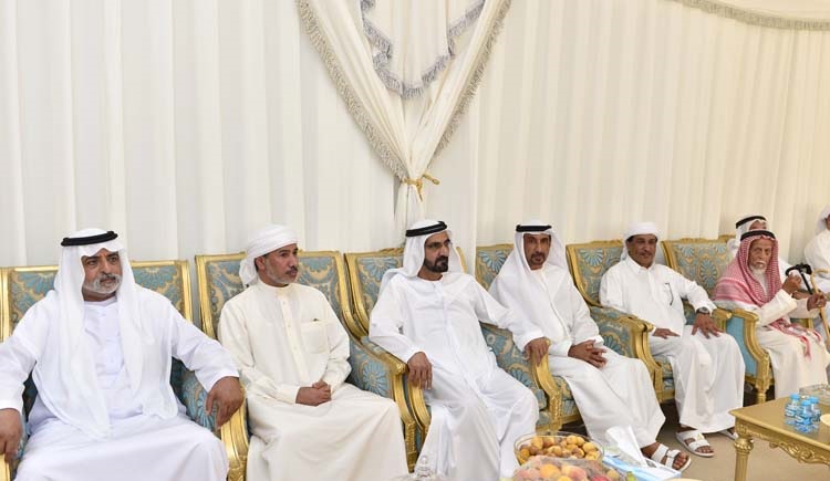 مكتوم بن محمد يزور مبنى صحيفة البيان