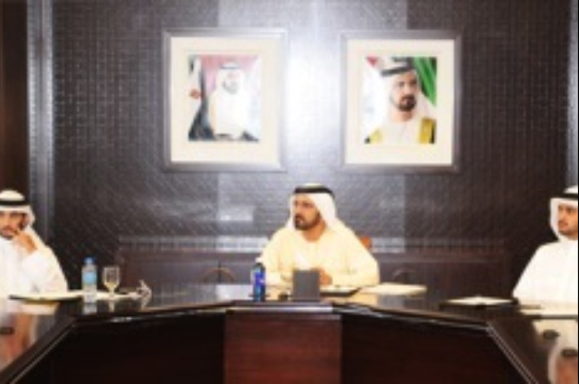 Mohammed bin Rashid meets with dollar peg committee 