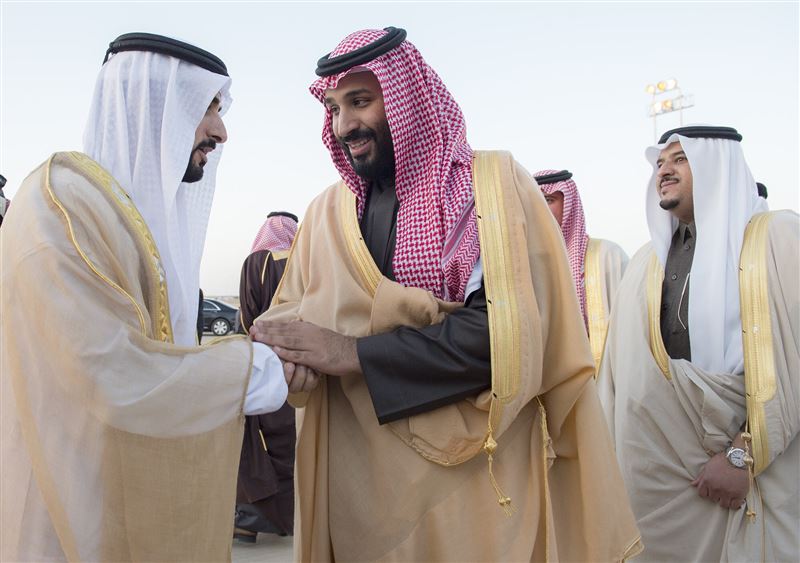 حمدان بن محمد يغادر الرياض ومحمد بن سلمان في مقدمة مودعيه