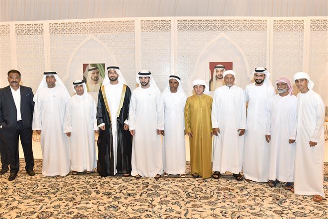 حمدان بن محمد بن راشد يحضر حفلي زفاف