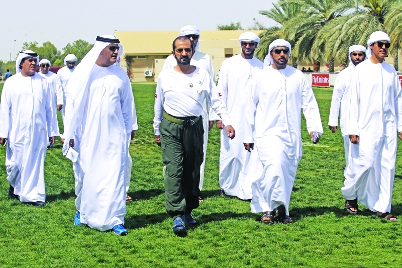 محمد بن راشد يشهد سباق الاسطبلات الخاصة في سيح السلم