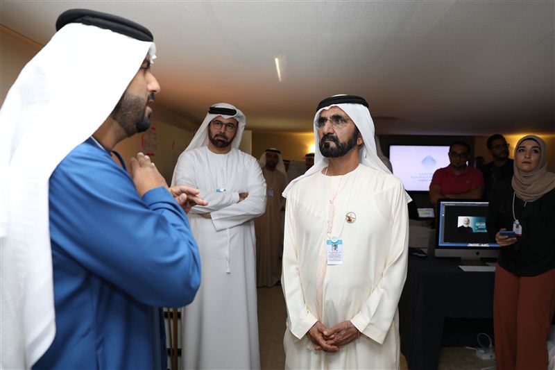 محمد بن راشد يزور المركز الإعلامي ومركز التواصل الإجتماعي ومكتب عمليات القمة العالمية للحكومات