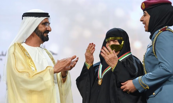 نائب رئيس الدولة يكرم الفائزين بجائزة "محمد بن راشد للأداء الحكومي المتميز"
