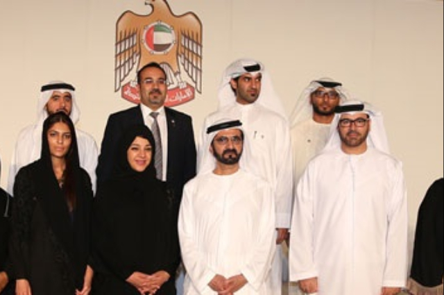 Mohammed bin Rashid meets employees of the Ministry of Cabinet Affairs, Emirates Competitiveness Council and the Executive Office