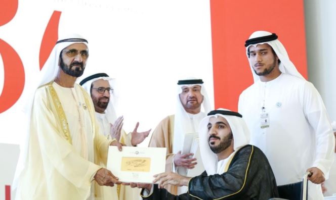 محمد بن راشد يشهد حفل تخريج الدفعة 37 من طلبة جامعة الامارات في العين