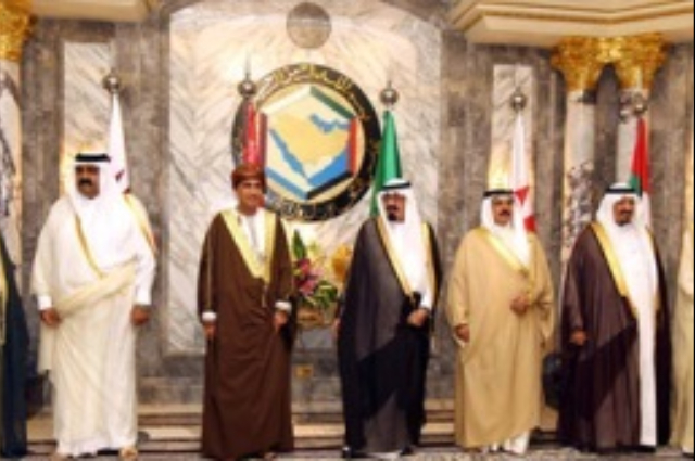محمد بن راشد يلتقي رؤساء الشركات الاستثمارية العربية والعالمية العاملة في الدولة