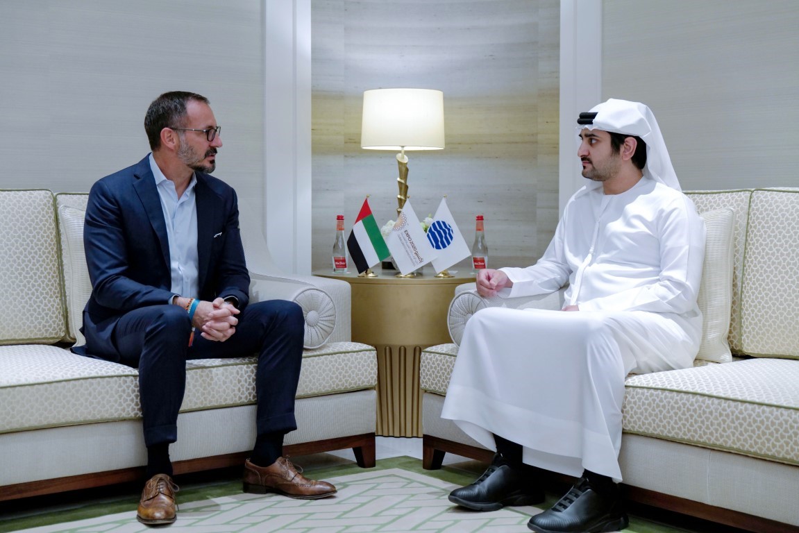 مكتوم بن محمد يبحث مع رحيم آغا خان سبل النهوض بالمجتمعات الأقل حظاً تنمويا حول العالم