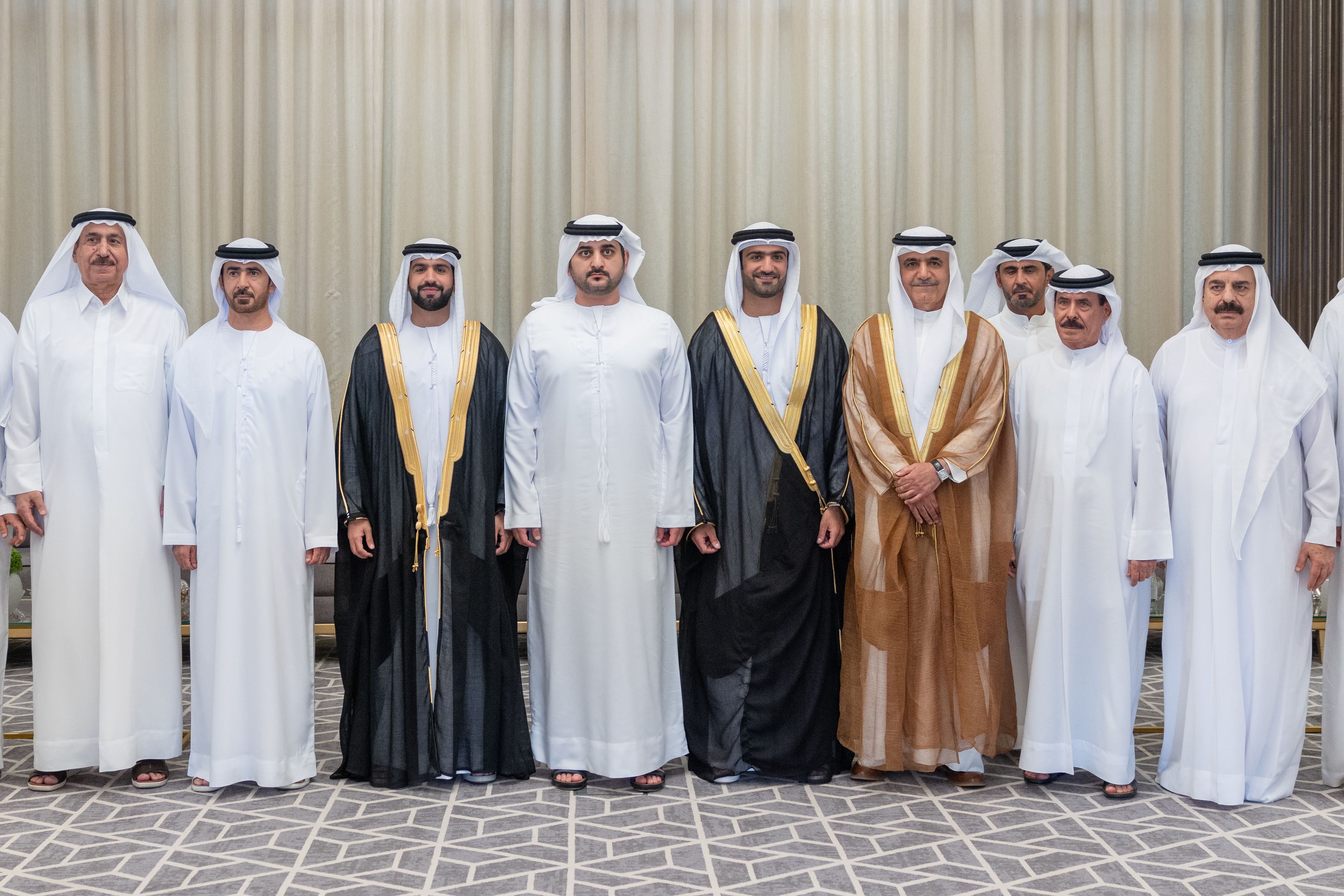 مكتوم بن محمد يحضر أفراح الشامسي والسويدي