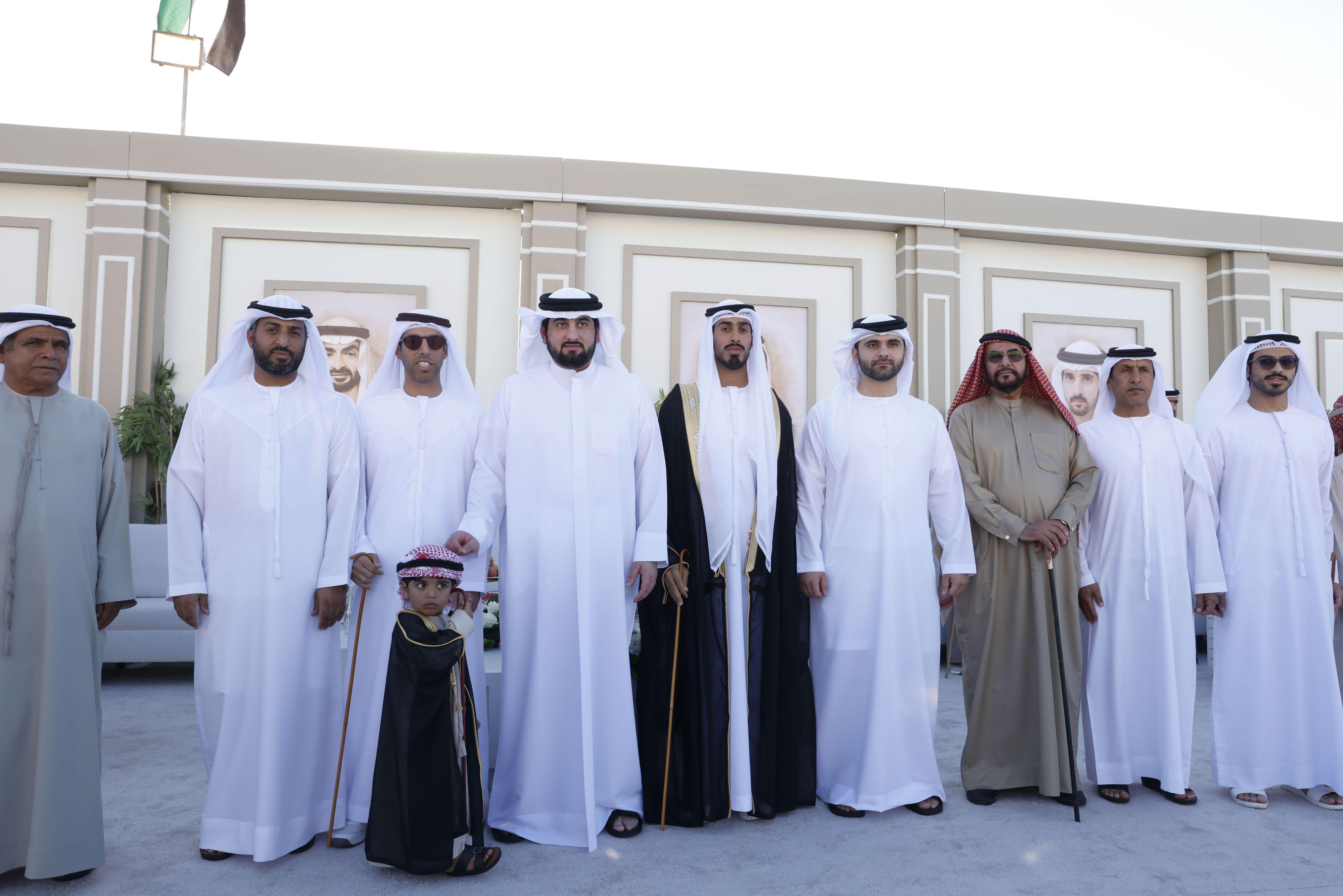 أحمد بن محمد ومنصور بن محمد يحضران أفراح المنصوري والشامسي