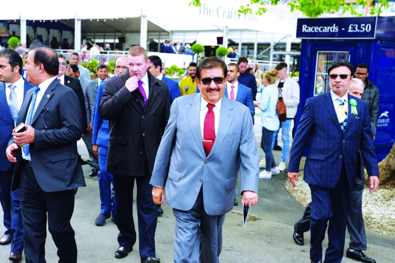 حمدان بن راشد يشهد سباق دبي الدولي للخيول العربية في نيوبري