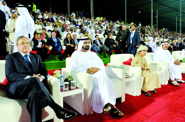محمد بن راشد يشهد كأس دبي للتحدي بين فريقي ريال مدريد وأيه سي ميلان 