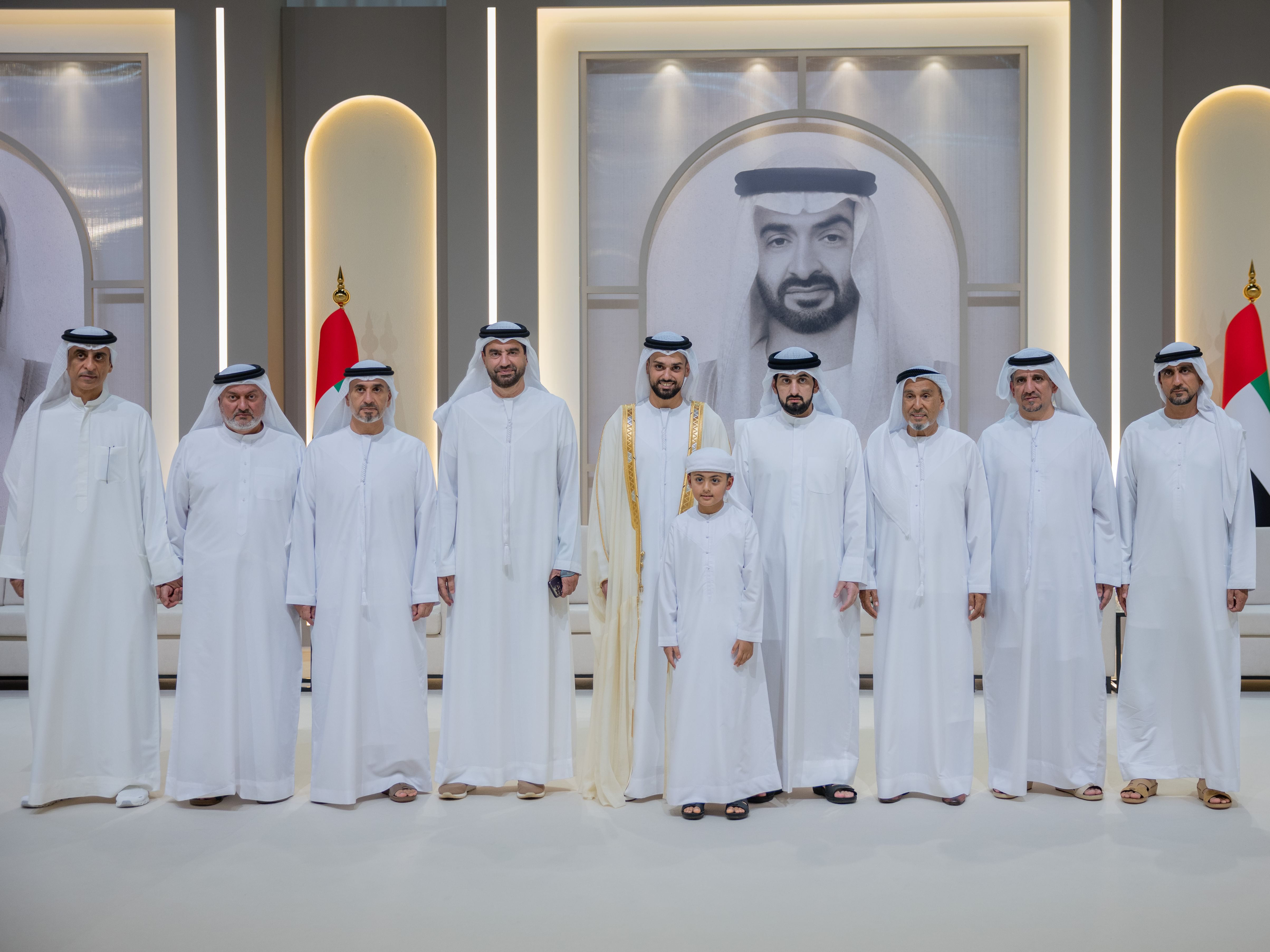 أحمد بن محمد يحضر أفراح صديقي وخوري