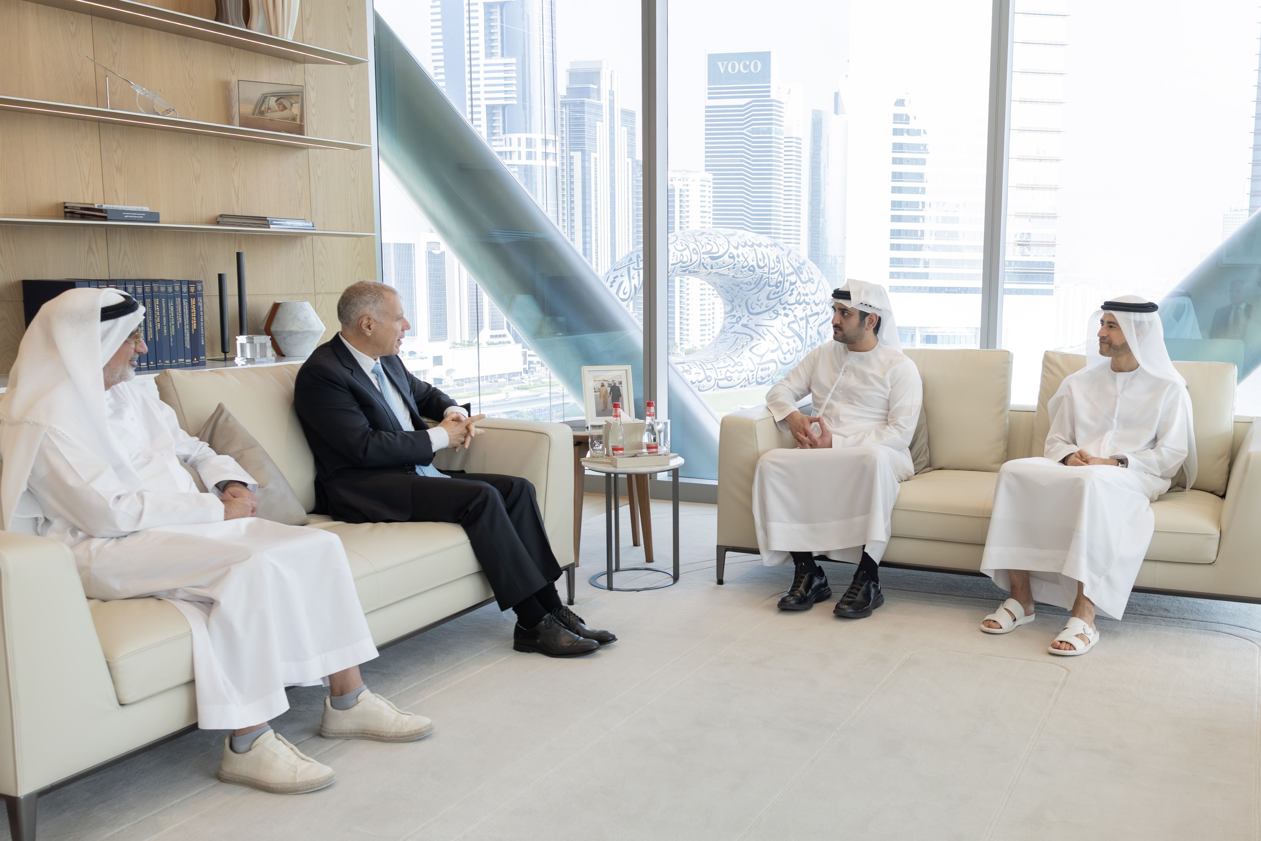 Maktoum bin Mohammed meets with Group CEO of HSBC Holdings