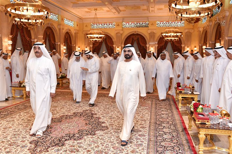 محمد بن راشد يتبادل التهاني مع حاكم أم القيوين وجموع المهنئين بشهر رمضان المبارك