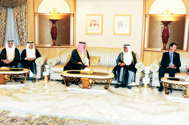 محمد بن راشد يدشن الخط الاحمر من مترو دبي.