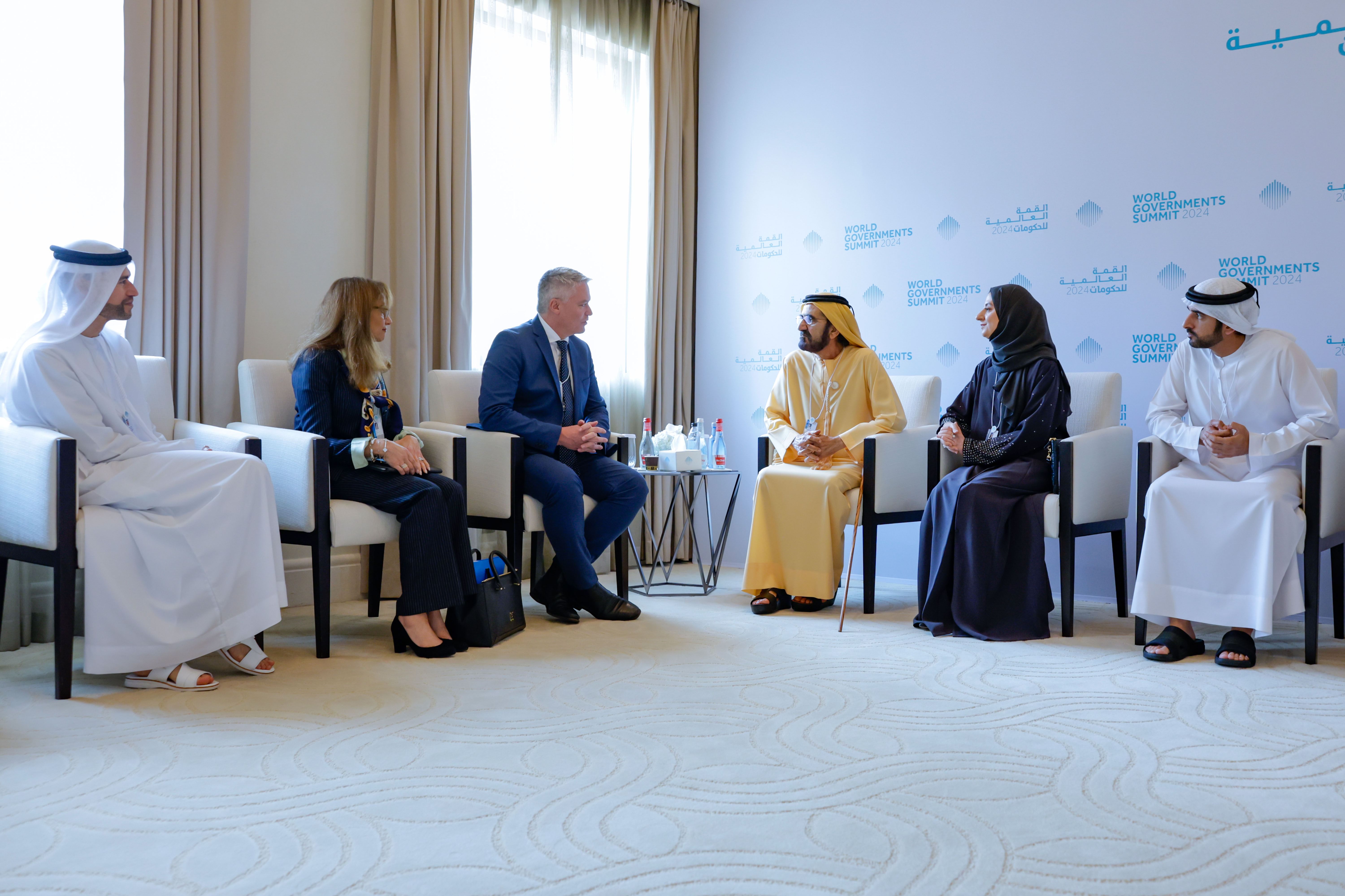 محمد بن راشد يلتقي أمين عام منظمة التعاون والتنمية الاقتصادية ويؤكد أهمية تعزيز التعاون التجاري والاقتصادي العالمي