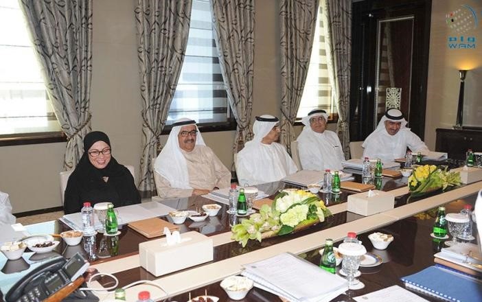 محمد بن راشد يشهد تكريم حمدان بن محمد بسيفي المهرجان الختامي للهجن 