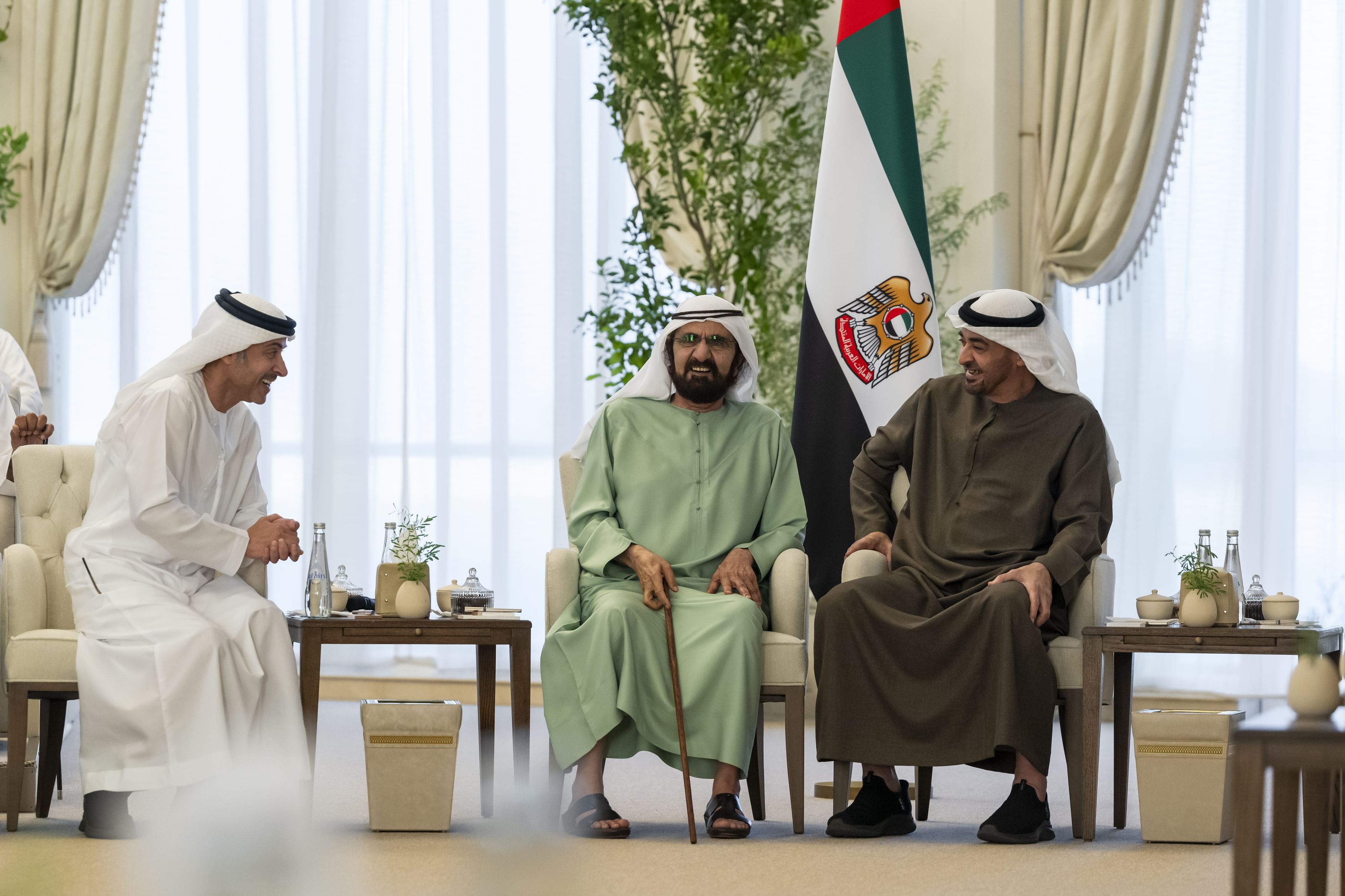 رئيس الدولة ومحمد بن راشد يبحثان شؤون الوطن وأهمية الشراكات التنموية التي تقيمها الإمارات مع دول العالم