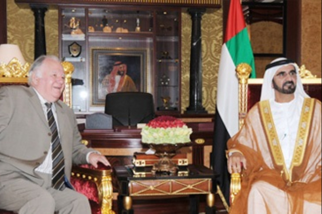 محمد بن راشد يتفقد الاستعدادات لسباق القدرة في سيح السلم