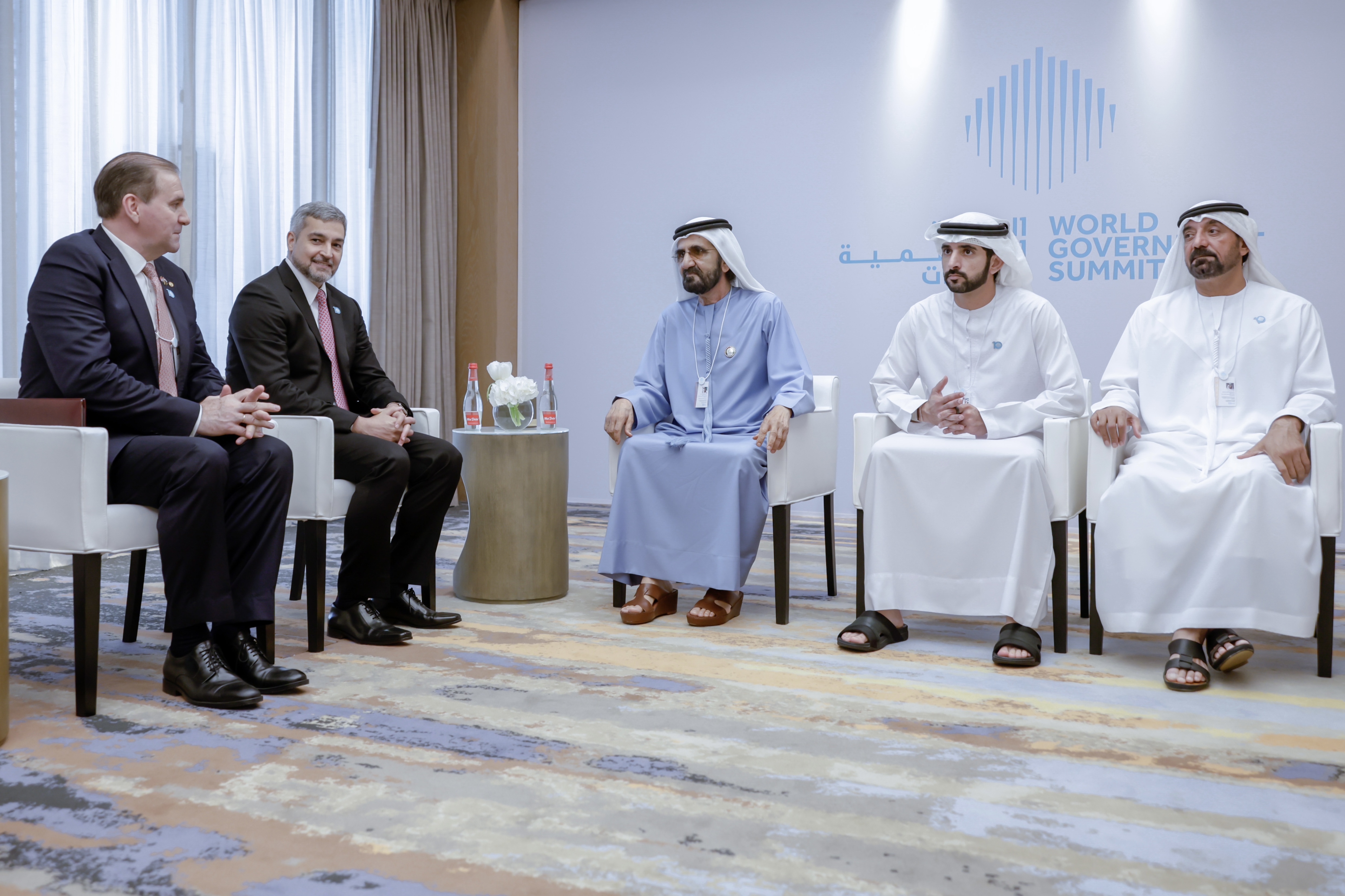 محمد بن راشد يلتقي رئيس الباراغواي على هامش القمة العالمية للحكومات في دبي