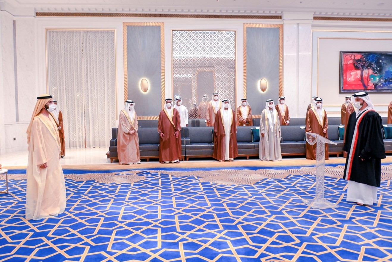 أمام محمد بن راشد... عدد من القضاة الجدد المعينين في محاكم دبي يؤدون اليمين القانونية