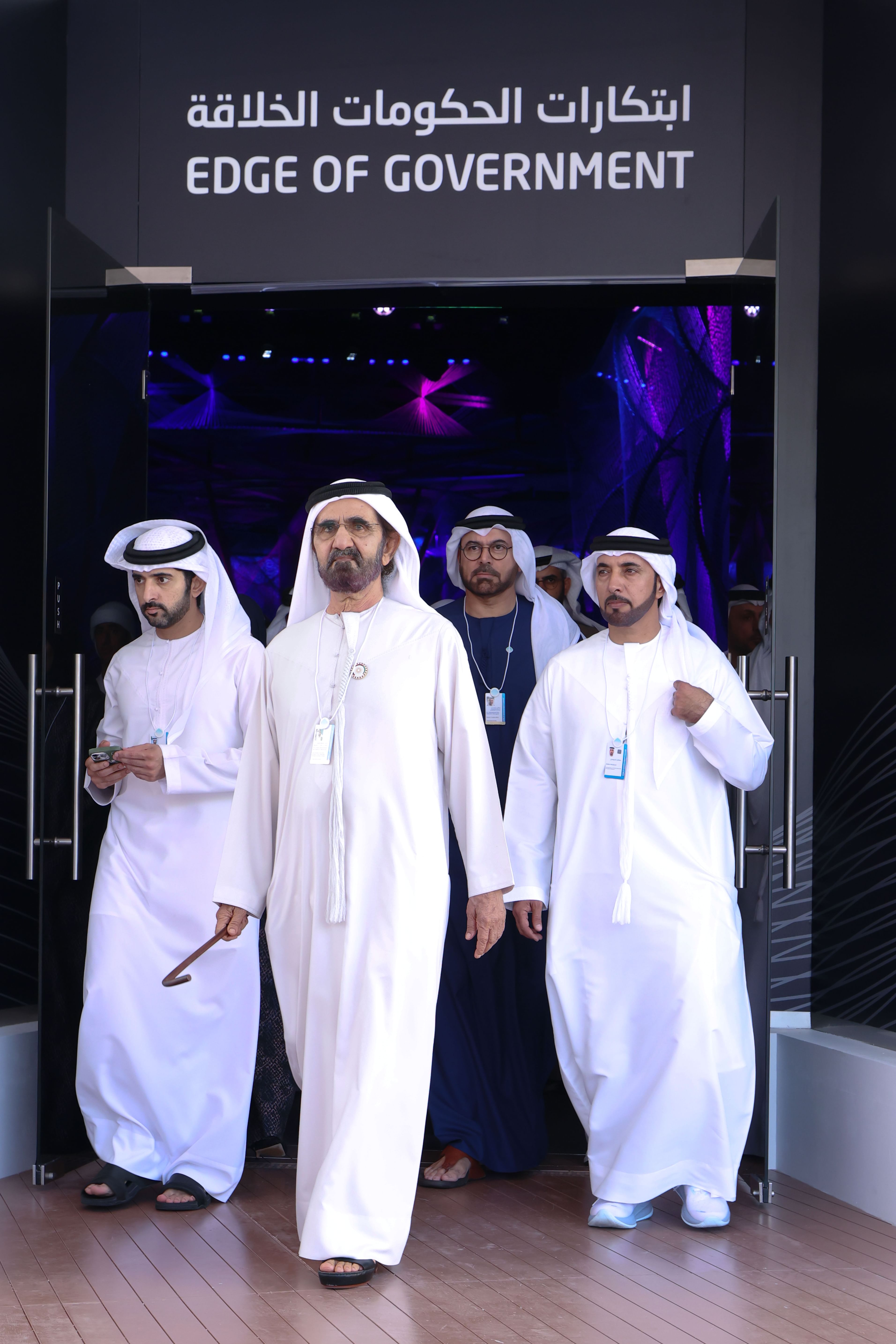 محمد بن راشد يطلع على أفضل التجارب العالمية في معرض ابتكارات الحكومات الخلاقة