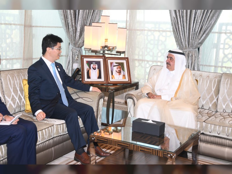 حمدان بن راشد يستقبل القنصل العام الصيني في دبي