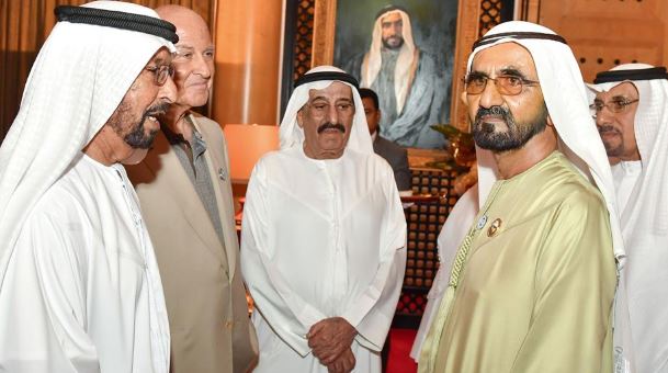 محمد بن راشد يستقبل جموع المهنئين بشهر رمضان