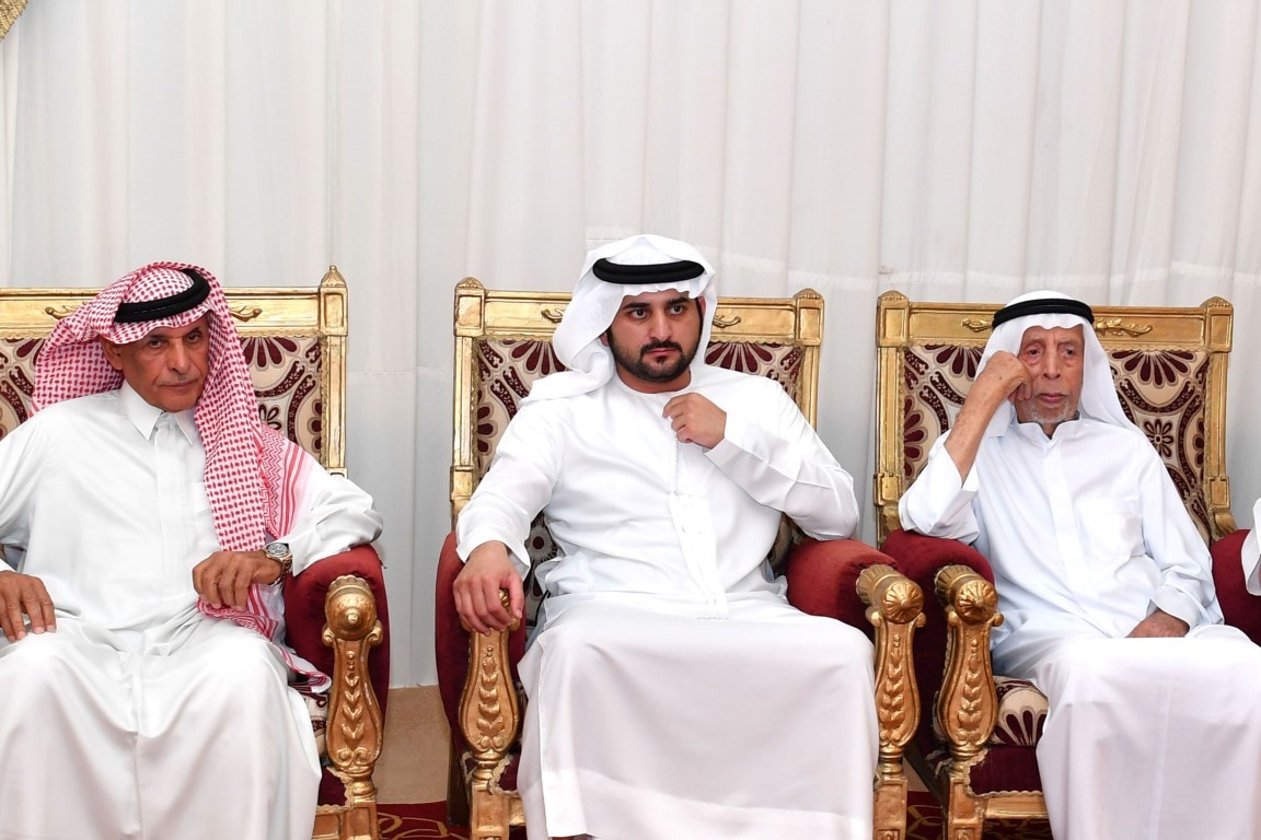 مكتوم بن محمد يقدم واجب العزاء بوفاة محمد مطر بن فاضل المزروعي