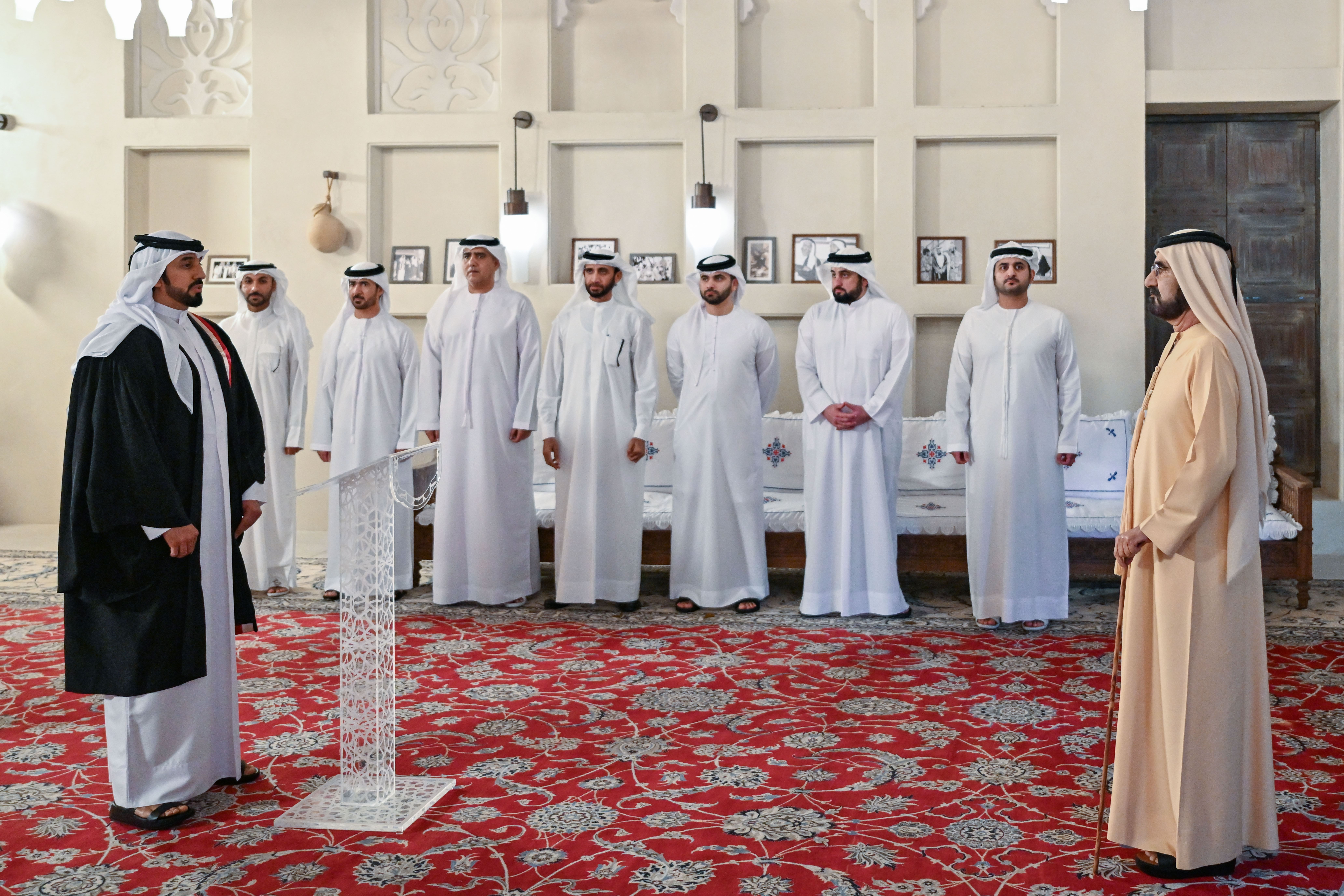 أمام محمد بن راشد.. قضاة في محاكم دبي وعضو في النيابة العامة يؤدون اليمين القانونية
