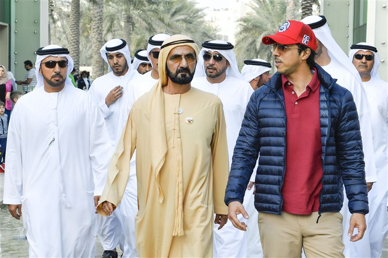 محمد بن راشد يشارك في مبادرة "نمشي معا" بحديقة أم الإمارات في أبوظبي