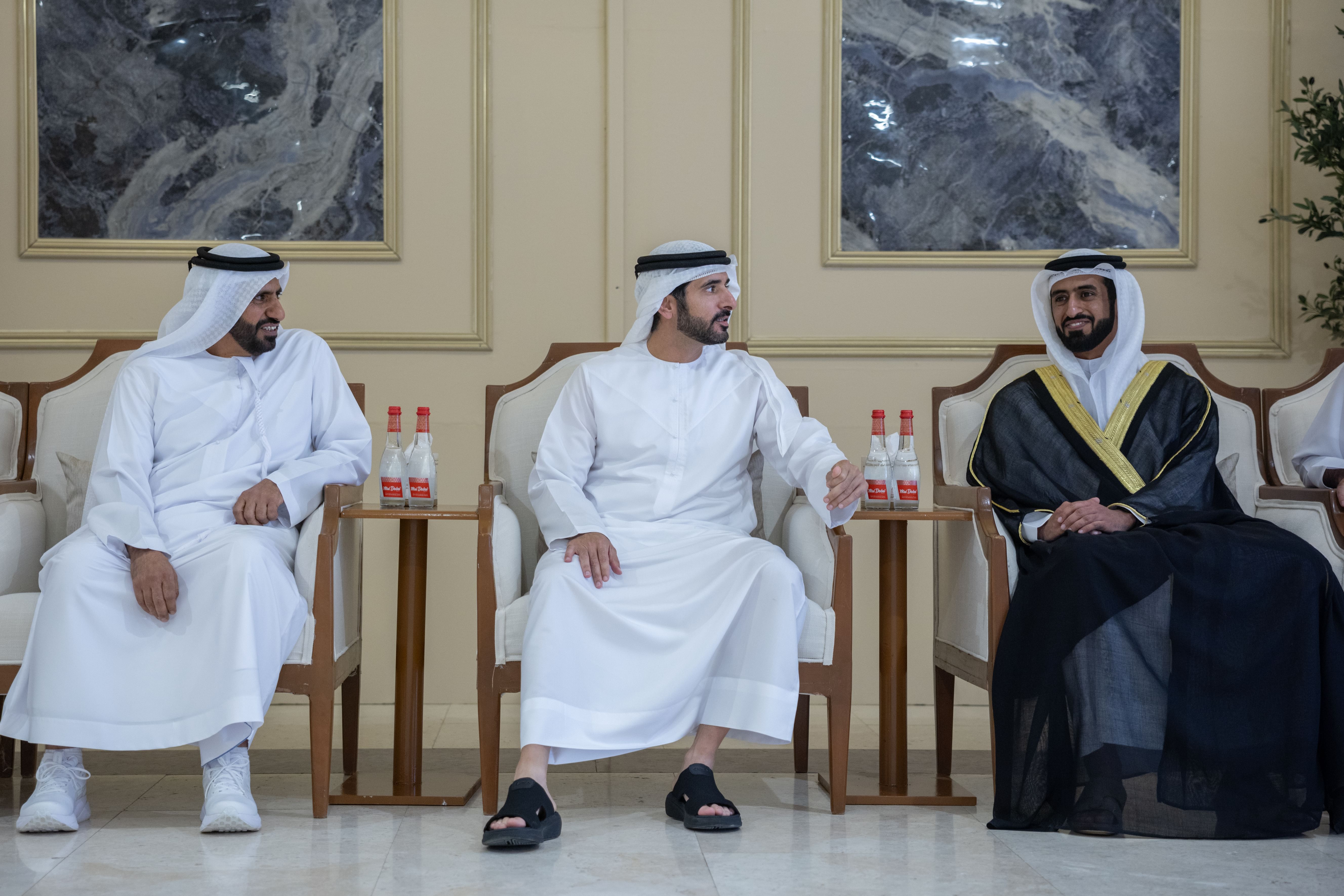 حمدان بن محمد يحضر أفراح الفلاسي