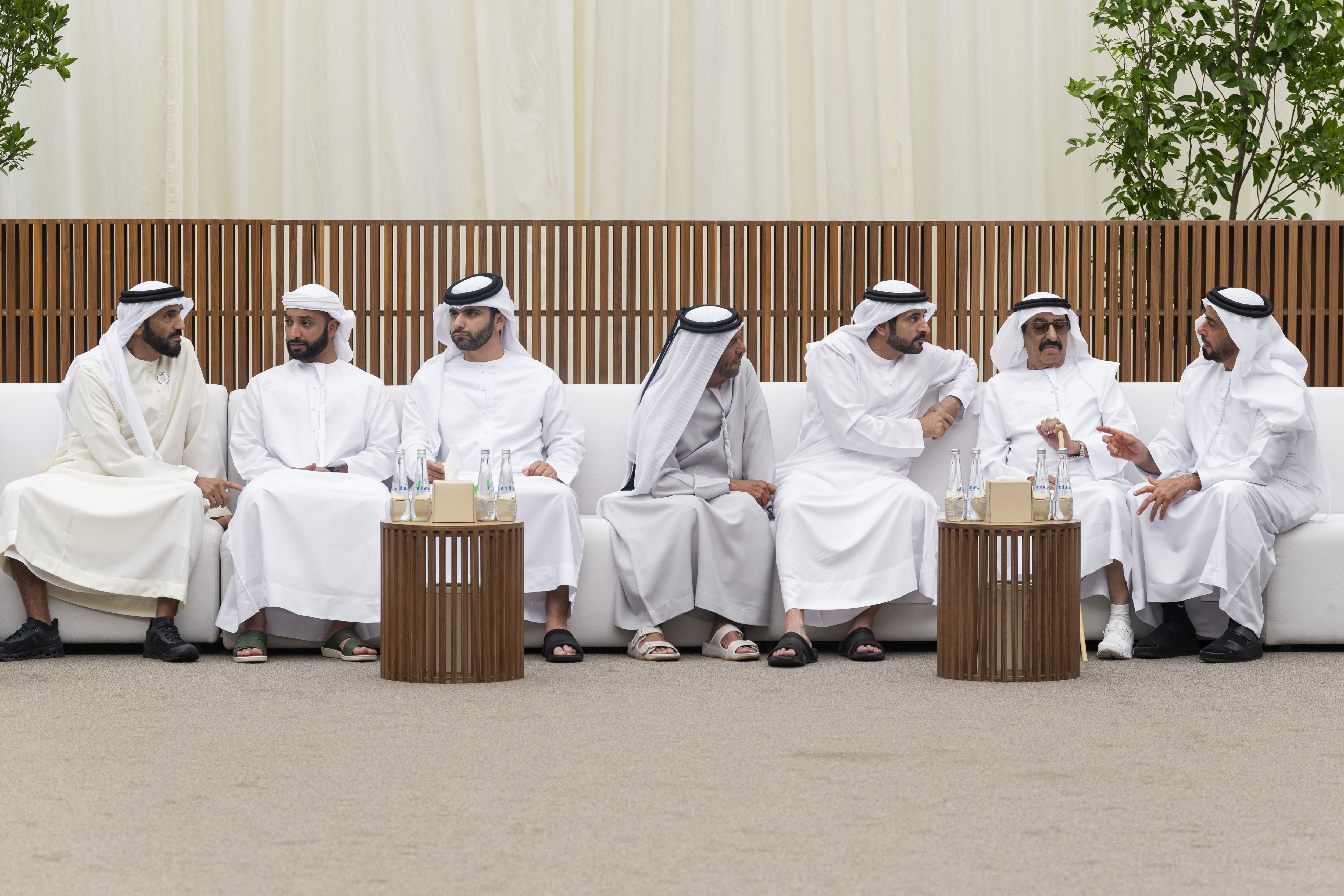 ولي عهد دبي والشيوخ والمواطنون يعزون في وفاة هزاع بن سلطان بن زايد