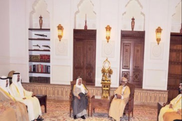 محمد بن راشد وأعضاء حكومته يؤدون اليمين الدستورية أمام رئيس الدولة 